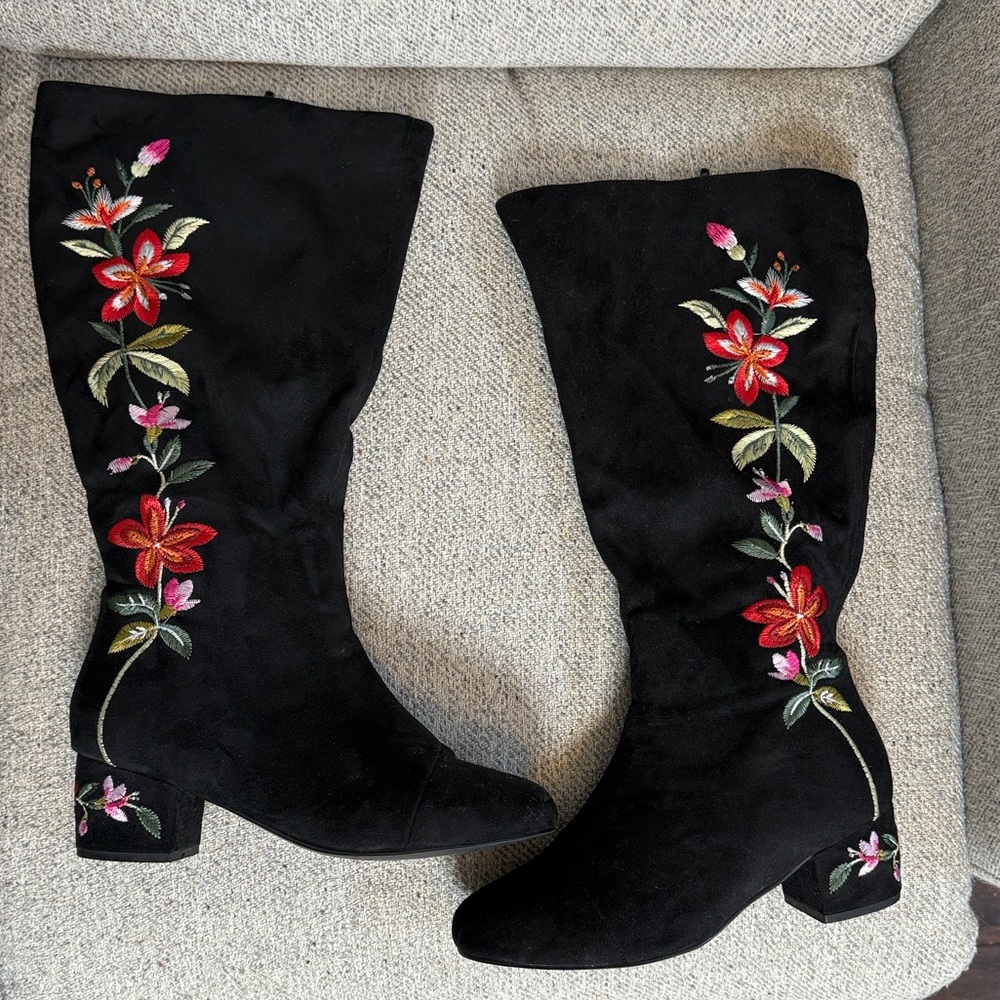 Comfortview Floral Embroidered Suede Boots in Extra Wide - Picture 6 of 11
